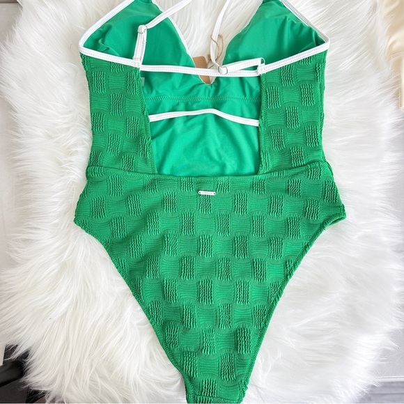 Berlook Green Textured Cut-Out One-Piece Swimsuit - Picture 10 of 10
